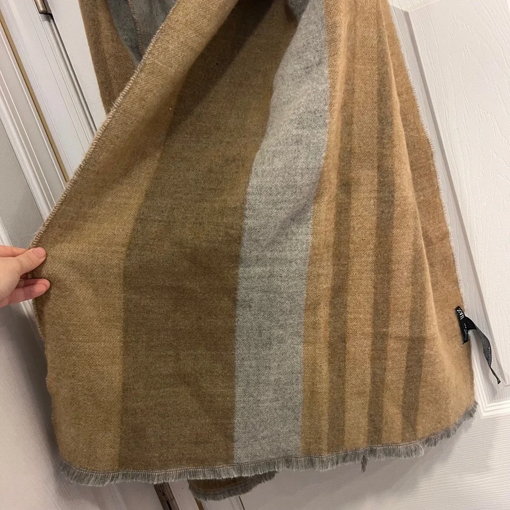 ZARA Women's‎ Oversized Blanket Scarf